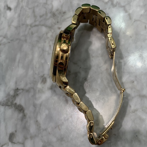 Michael Kors Oversized Runway Gold-Tone Stainless Steel Watch - Picture 5 of 6